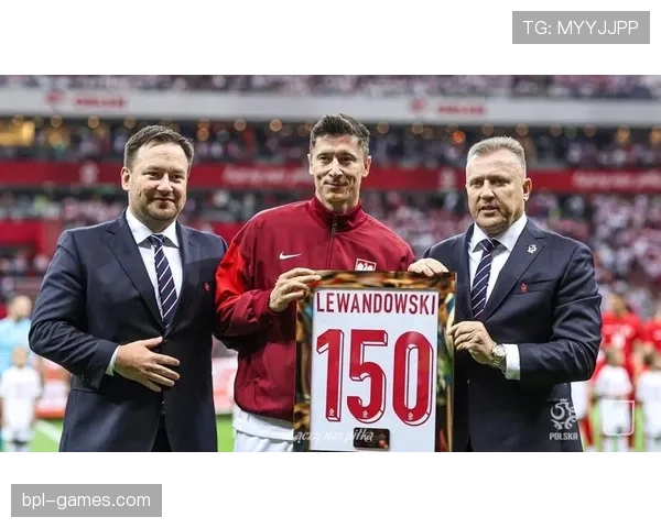 莱万多夫斯基国家队出场再创里程碑，续写足球传奇新篇章