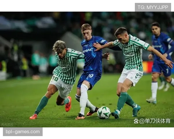 精彩对决：本轮足球赛事激战连连，战术博弈与关键瞬间引爆全场