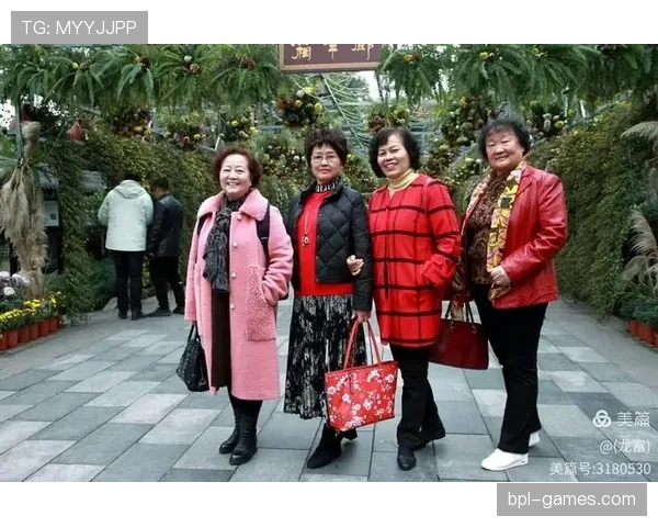 汉堡人民公园欢庆欧洲杯,球迷齐聚共享激情时刻 汉堡人民公园欢庆欧洲杯,球迷齐聚共享激情时刻