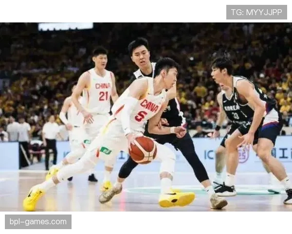 胡金秋这假期咋还穿得比我们上班族还讲究，是谁给他买的衣柜…