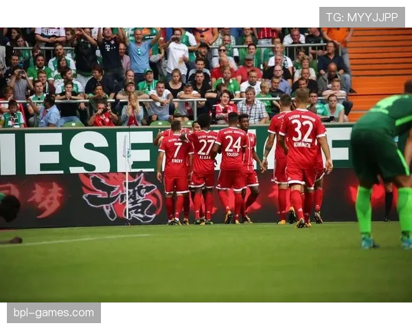 拜仁内部战术分歧升级，争冠之路能否摆脱“依赖莱万”的后遗症？